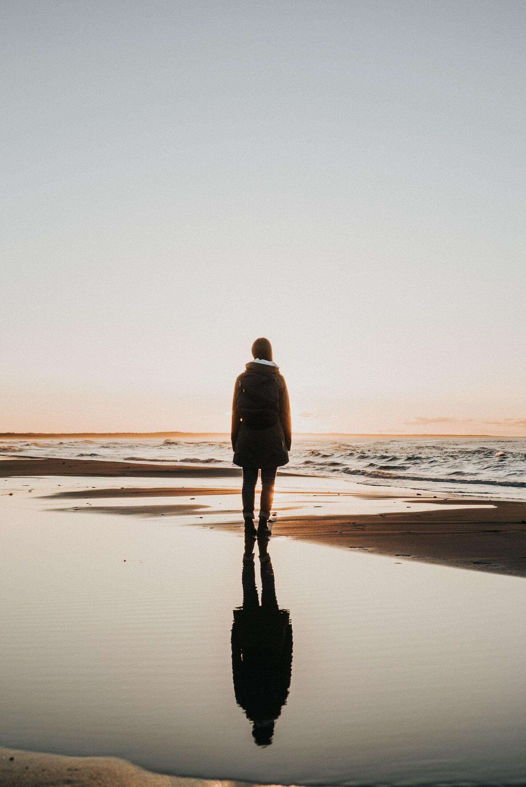 5 Deep Questions to Stop Drifting and Start Living Your Own Life